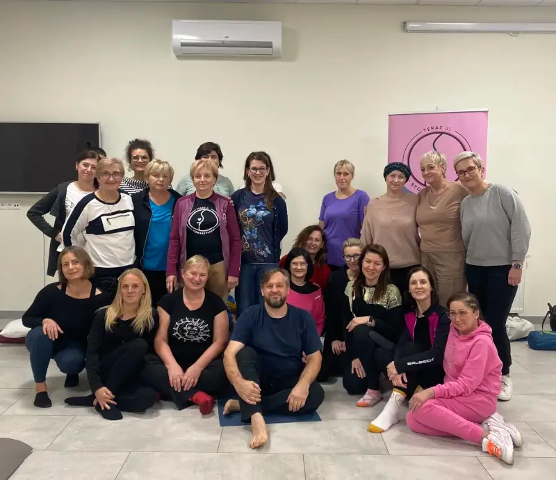 Zdjęcie grupowe uczestników warsztatów TRE® w Zduńskiej Woli